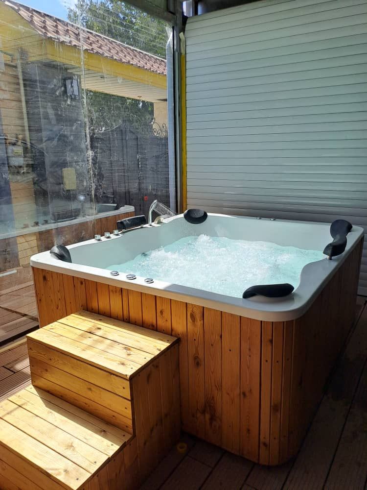 جکوزی شش نفره